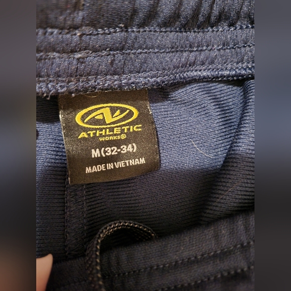 Young Men's Athletic works pants size 32-34 - Picture 2 of 2
